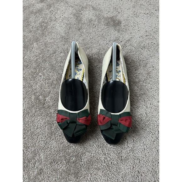 Women's Gucci Cream/Black Leather Web Accent Ballet Flats Size 40, US 10 - Picture 2 of 13